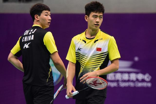 通过一系列 通过一系列