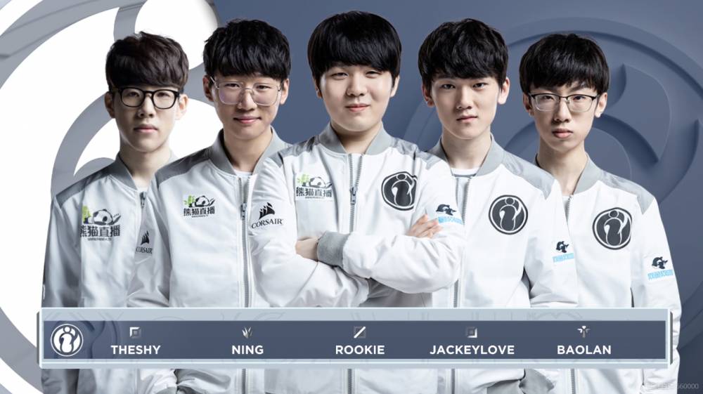 茨在双后腰 茨在双后腰